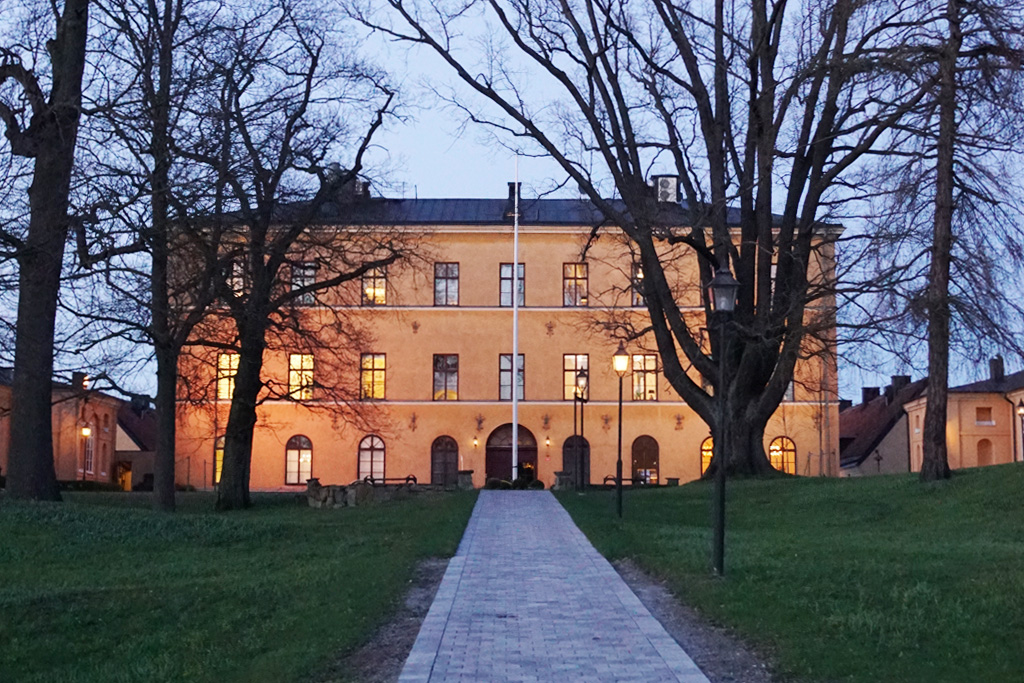 Ulfsunda Slott i kvällsljus